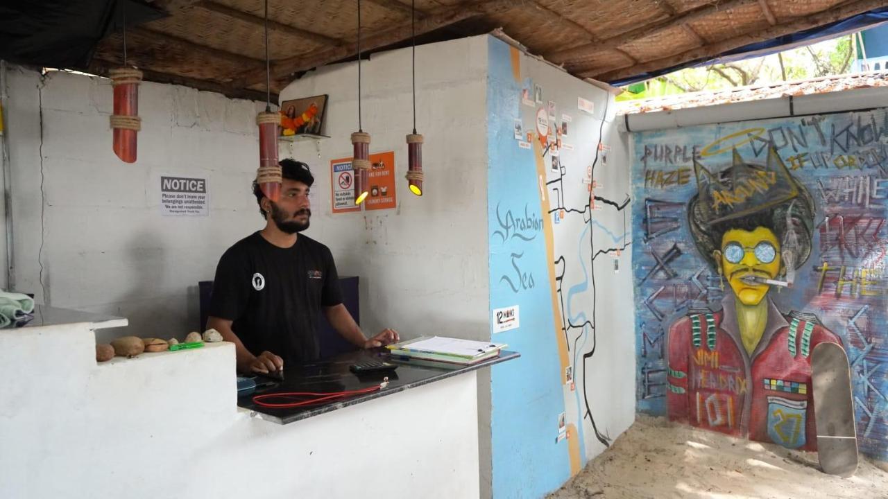 12 Monks - Beachside Hostel Arambol Dış mekan fotoğraf