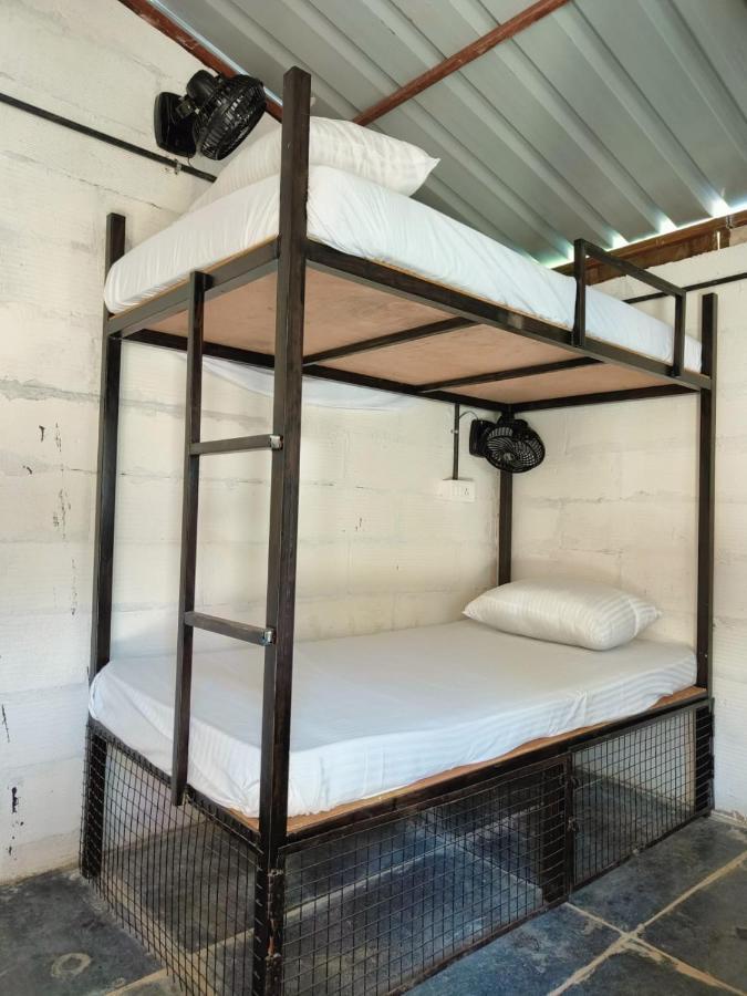 12 Monks - Beachside Hostel Arambol Dış mekan fotoğraf