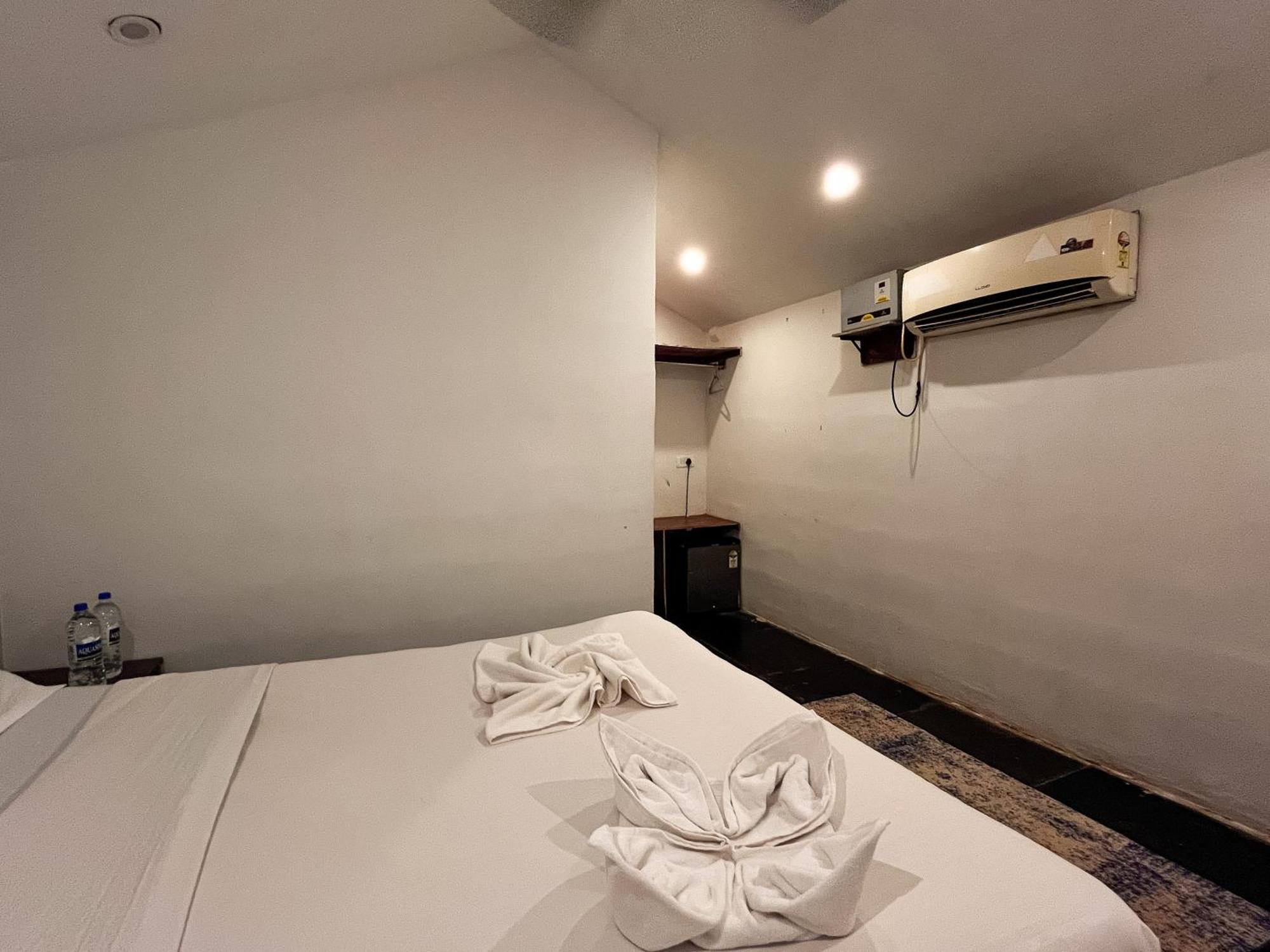 12 Monks - Beachside Hostel Arambol Dış mekan fotoğraf
