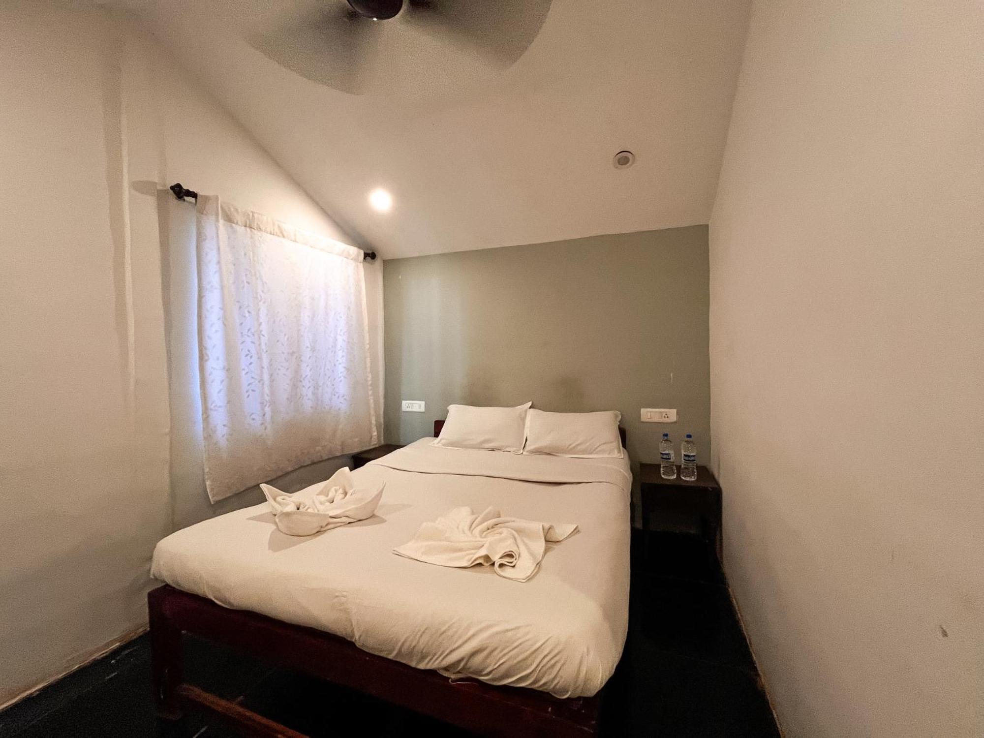 12 Monks - Beachside Hostel Arambol Dış mekan fotoğraf