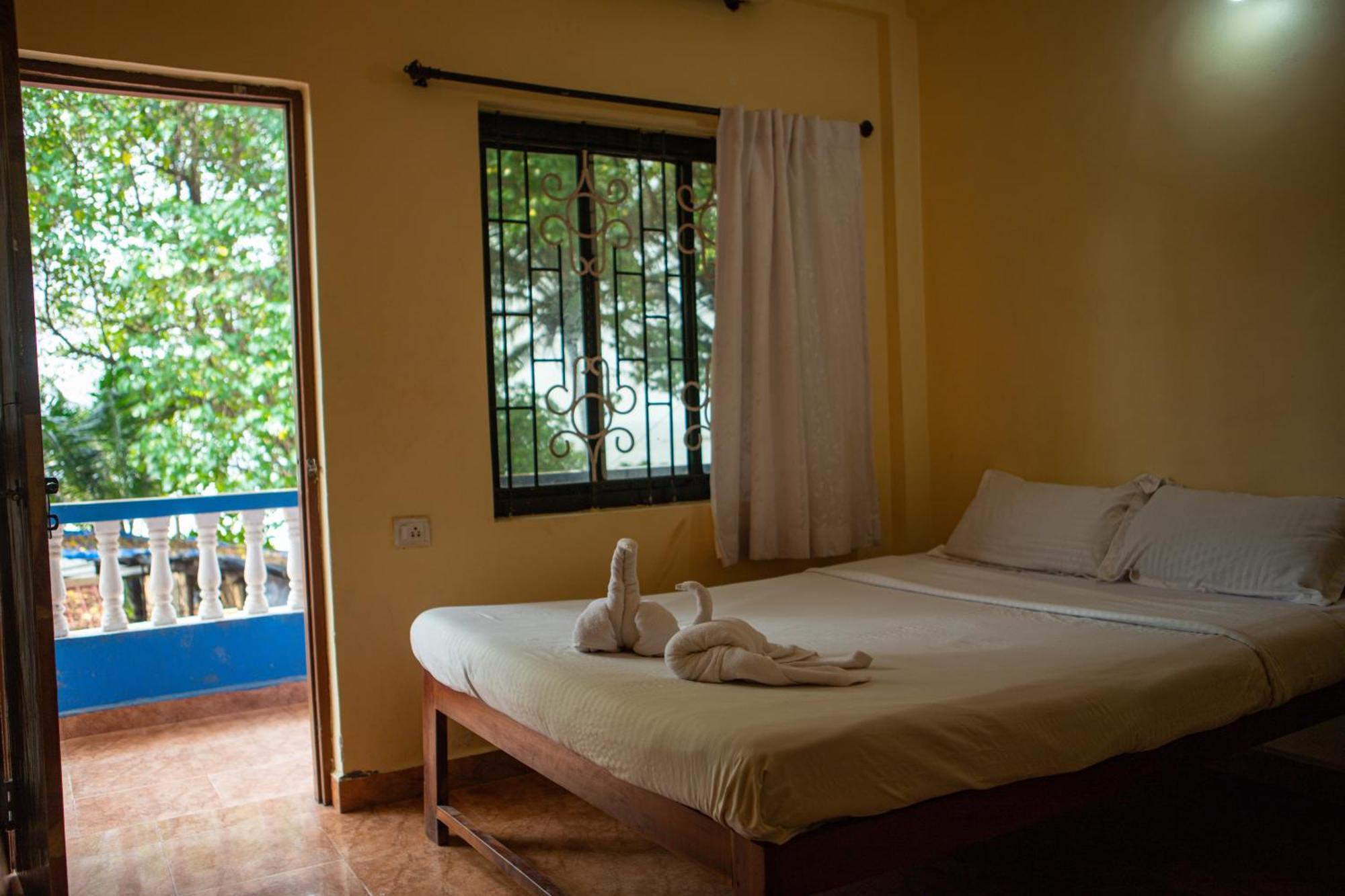 12 Monks - Beachside Hostel Arambol Dış mekan fotoğraf