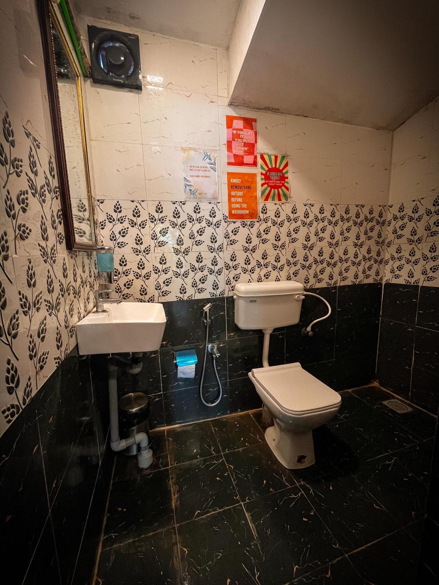 12 Monks - Beachside Hostel Arambol Dış mekan fotoğraf