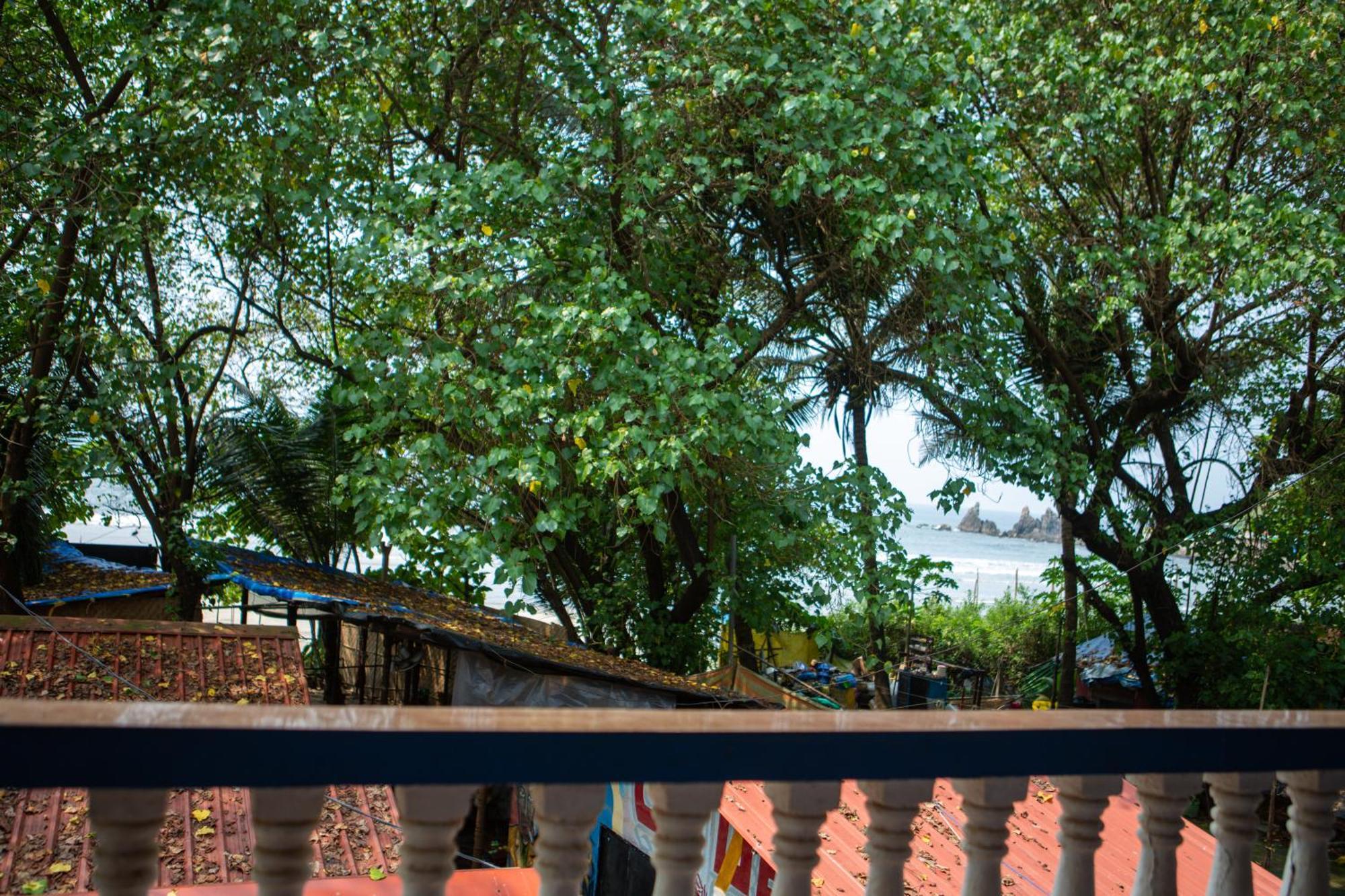 12 Monks - Beachside Hostel Arambol Dış mekan fotoğraf