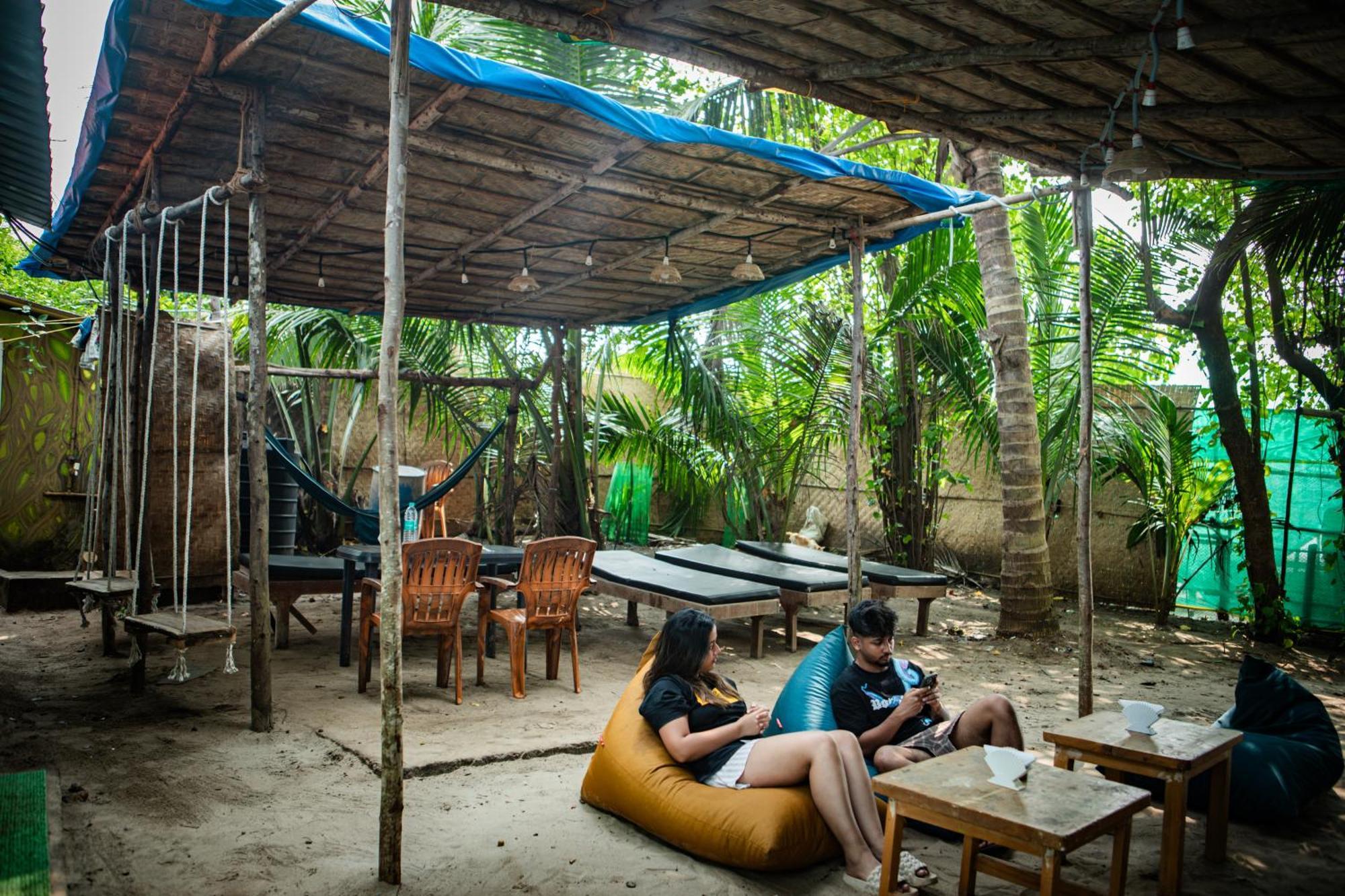 12 Monks - Beachside Hostel Arambol Dış mekan fotoğraf